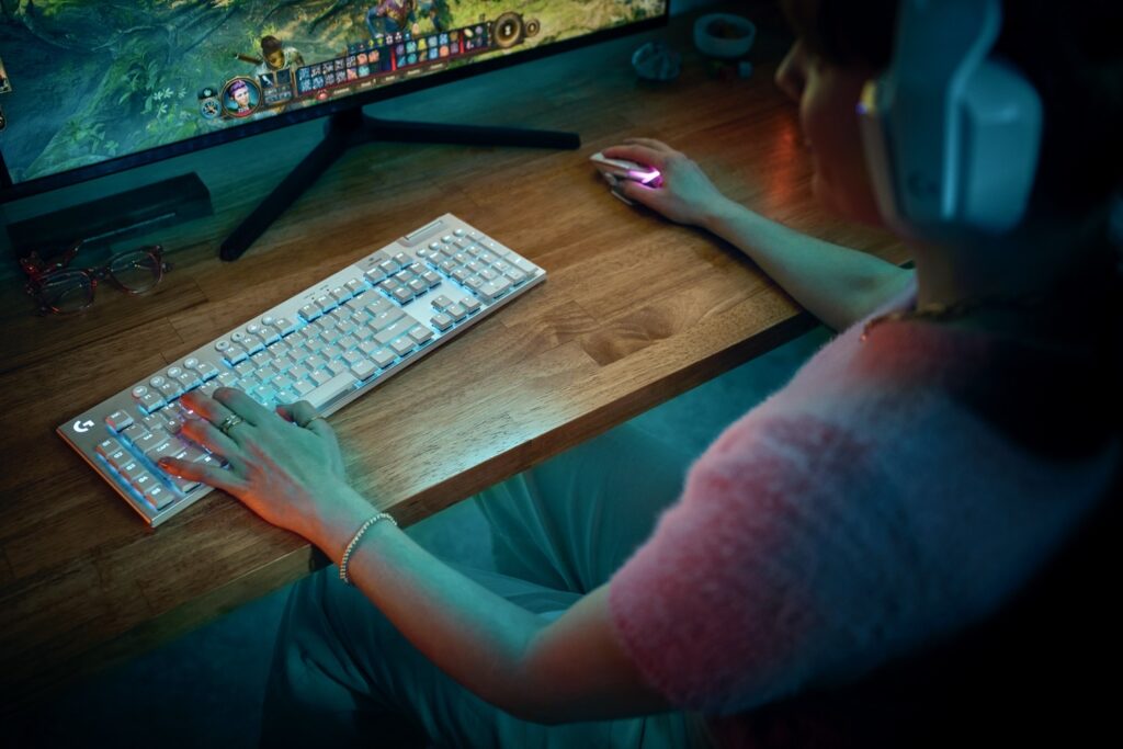 le G915 X, qualifié de « clavier gaming low-profile le plus avancé jamais conçu ».